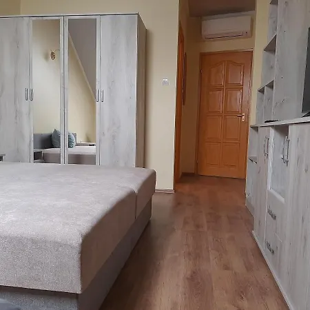 Szent Imre Vendeghaz Guest house *